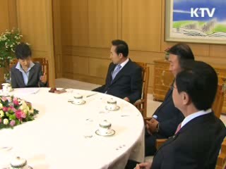 이 대통령, 박 전 대표 특사활동 치하