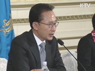 이 대통령 "분단국가,  군사훈련은 당연"