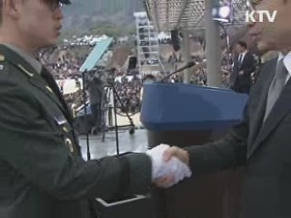 이 대통령 "육·해·공군 하나의 군대 돼야"