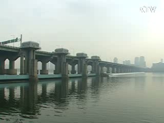 이 대통령 "대운하, 임기내 추진하지 않겠다"