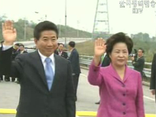 군사 분계선 도보 통과