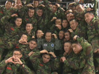 이 대통령 "국민에게 믿음 주는 해병대 돼 달라"