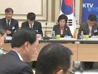 이 대통령 "내년 예산 상반기 중 60% 집행"