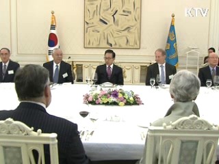 이 대통령 "당장 필요한 것 한반도 비핵화"