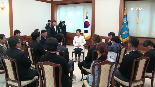 박 대통령, 가족대표에 사과…"유가족 의견 중요"