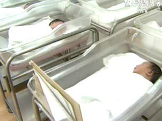 국민 10명중 8명 저출산 심각 인식