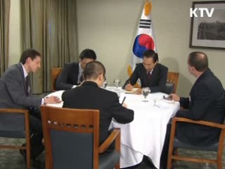 이 대통령 "남북통일 위해 북핵 폐기돼야"