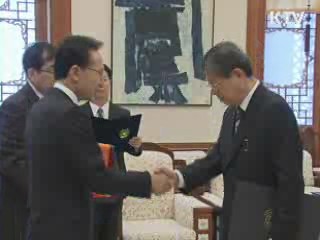 이 대통령, 이정미 신임 헌법재판관 임명