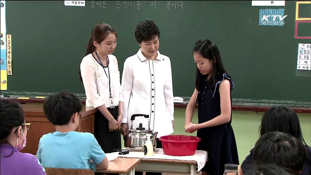일선 학교 방문…"개인위생 지키면 걱정없어"