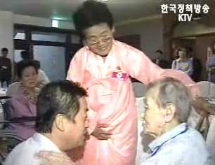 남북, 이산가족 200명 회보서 교환