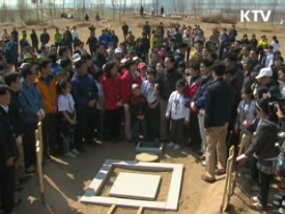 이 대통령 "내일을 보고 나무심어야"