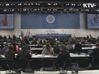 이 대통령 기조연설 'me first'로 박수 갈채