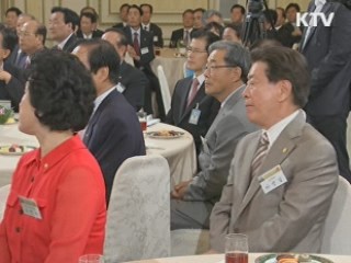 이 대통령 "통일 분명히 온다…가까워졌다"