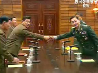 판문점서 남북 군사실무회담 수석대표 접촉