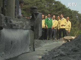 김황식 총리, 충남 홍성 가뭄현장 방문