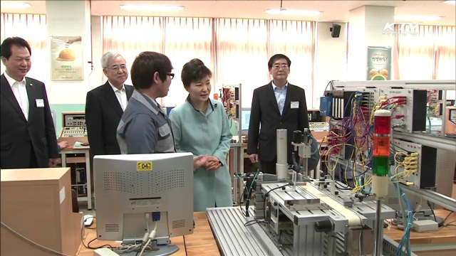 특성화고 방문…"맞춤형 직업교육 활성화"