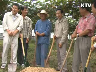이 대통령, " 농촌 자기개혁 지원"