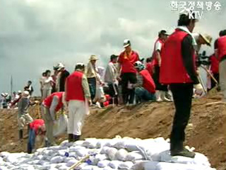 수재민·자원봉사자, 복구 구슬땀