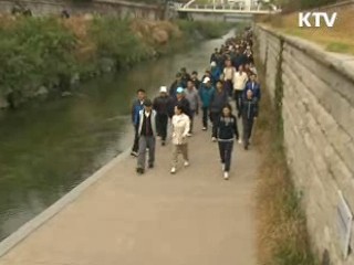 이 대통령, 참모진과 청계천 방문