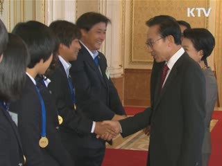 이 대통령 "국민들에게 기쁨과 희망 줬다"