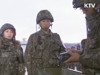 '곰신'들 군에 가다···GOP경계 체험