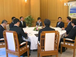 이 대통령, 박 전 대표 특사활동 치하