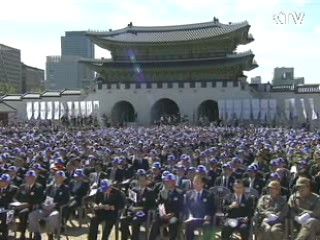 이 대통령 "군대다운 군대로 거듭나야"