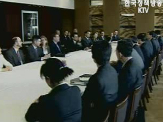 긴장 속 잰걸음