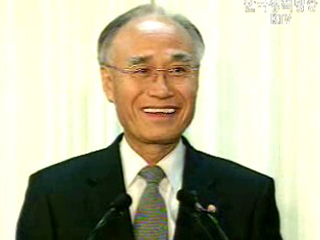 김신일 교육부총리, “학교 논술 강화”