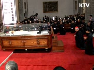 이 대통령 "나라의 큰 어른 잃어"