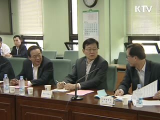 윤증현 장관 "규제 완화로 민간투자 활성화"