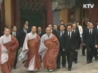 이 대통령 "법정스님, 큰 교훈 남기셨다"