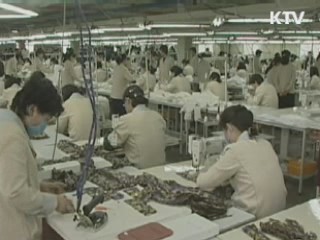 통일부 "개성공단 北 근로자 4만5천명 돌파"