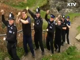 英 경찰, 강남스타일 패러디로 장애아 후원