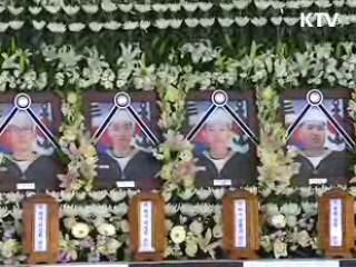 이 대통령, 한명 한명 훈장추서…결연의지 다져