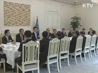 이 대통령 "어려울 때 금융 역할 중요"