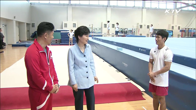 박 대통령 "국민에게 감동을"…AG 선수단 격려