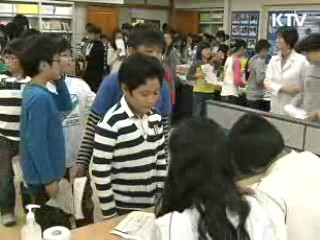 이 대통령, 신종플루 예방접종 학교 방문