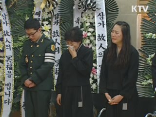 정정길 대통령실장, 한 준위 빈소 조문