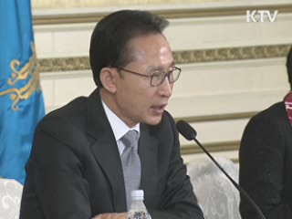이 대통령 "분단국가, 군사훈련은 당연"