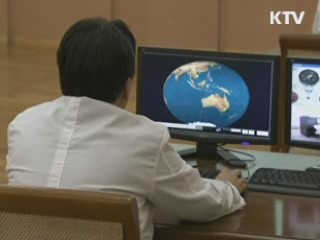 북한, 장거리미사일 '공개'