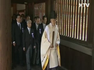 메르켈 총리, 희생자 추모...아베 정부와 대조적