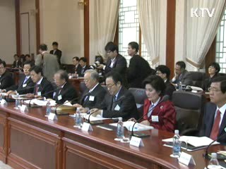 이 대통령 "기업 노력하는데 편리하게 해줘야"