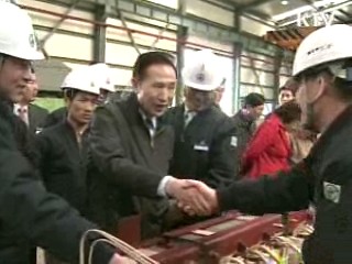 이 대통령 "다시 신발끈 조여 매야"