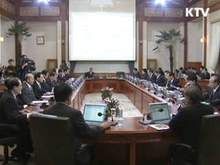 이 대통령, "올 한해 매우 중요, 더 긴장해야"