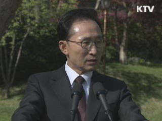 이 대통령 "남북, 무력경쟁 아닌 평화로운 경쟁해야"