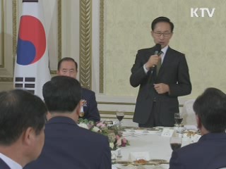 이 대통령 "천안함 북한 소행 부정 부적절"