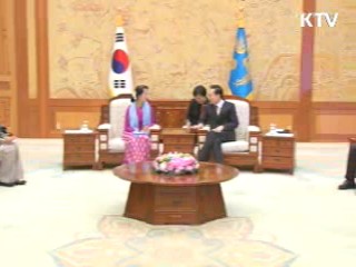 朴, 수치여사와 회동···'행복한 세계 위해 함께 노력'