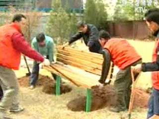 주택관리공단 공무원들의 나누는 `창립식`