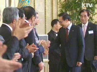 이 대통령 "北, 핵포기 하면 경제자립 도울 것"